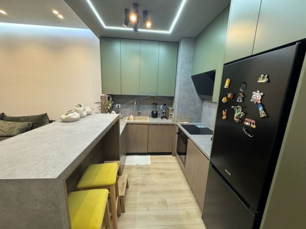Shitet, Apartament 2+1+Post Parkimi, Kompleksi Mangalem, Alidem, Tiranë