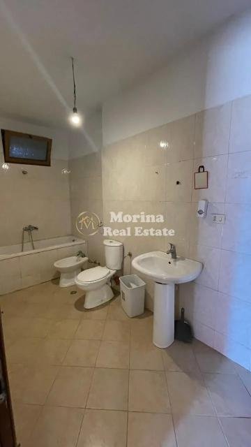 Tirane, jepet me qera apartament 2+1 Kati 3, 120 m² 350 € (Shkoze)