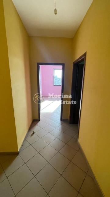 Tirane, jepet me qera apartament 2+1 Kati 3, 120 m² 350 € (Shkoze)