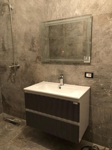 Tirane, jepet me qera apartament 1+1+Ballkon Kati 8, 65 m² 550 € (Rr. Riza Cerova te Shkolla e Kuqe)