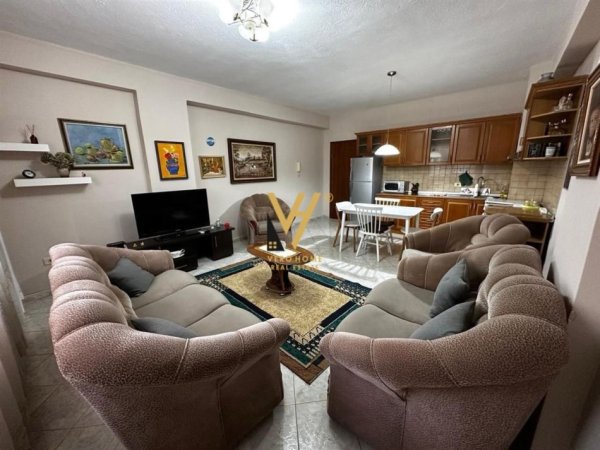 Tirane, jepet me qera apartament 1+1+Ballkon Kati 3, 70 m² 450 € (RRUGES BARDHYL)