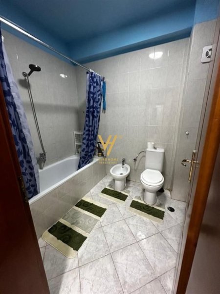 Tirane, jepet me qera apartament 1+1+Ballkon Kati 3, 70 m² 450 € (RRUGES BARDHYL)
