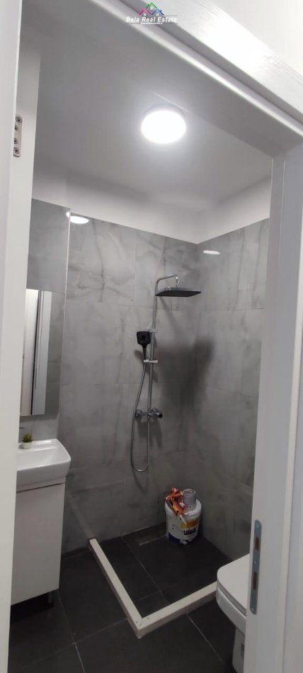 Tirane, shes garsonier Kati 4, 35 m² 82.000 € (Komuna e Parisit, prane Big Market)