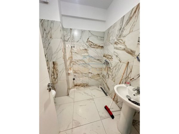 Shitet, Apartament 1+1+Post Parkimi, Kompleksi Urban Gate, Unaza e Re, Tiranë
