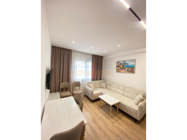 Shitet, Apartament 1+1, 21 Dhjetori, Tiranë.