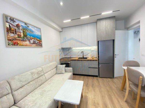 Shitet, Apartament 1+1, 21 Dhjetori, Tiranë.