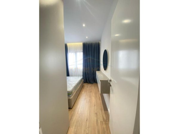 Shitet, Apartament 1+1, 21 Dhjetori, Tiranë.