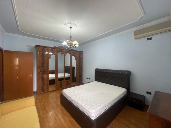 Tirane, jepet me qera apartament 2+1 Kati 1, 90 m² 500 € (Ali Demi)