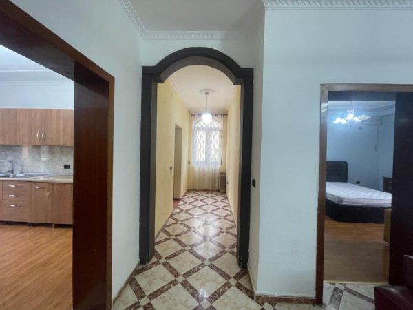 Tirane, jepet me qera apartament 2+1 Kati 1, 90 m² 500 € (Ali Demi)