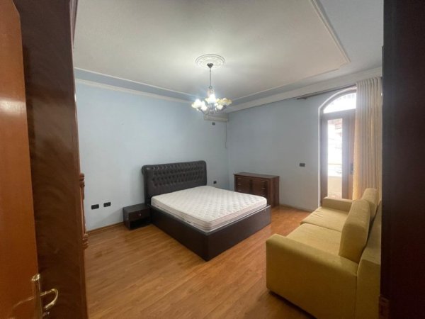 Tirane, jepet me qera apartament 2+1 Kati 1, 90 m² 500 € (Ali Demi)