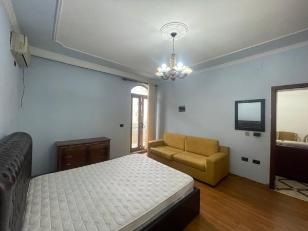 Tirane, jepet me qera apartament 2+1 Kati 1, 90 m² 500 € (Ali Demi)