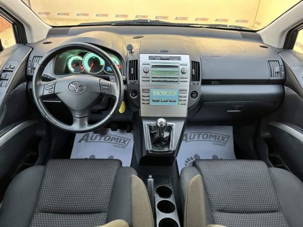 Tirane, shes makine Toyota corolla verso Viti 2009, 5.800 Euro