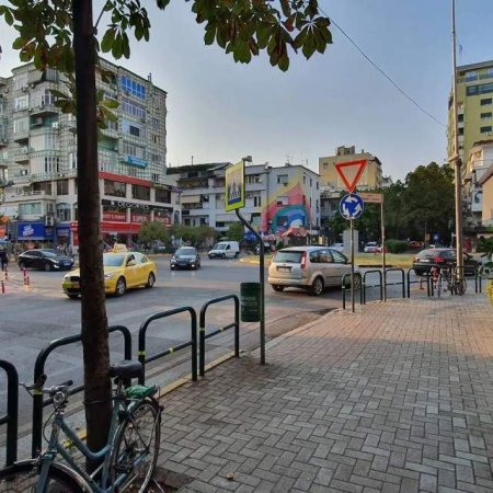 Tirane, shitet ambjent biznesi Kati -1, 400 m² 720,000 Euro (Sheshi Willson)