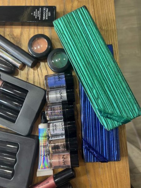 Tirane, shes Produkte origjinale Makeup 1