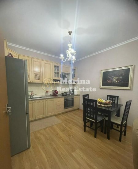 Tirane, jepet me qera apartament 2+1 Kati 4, 100 m² 450 € (Yzberisht)