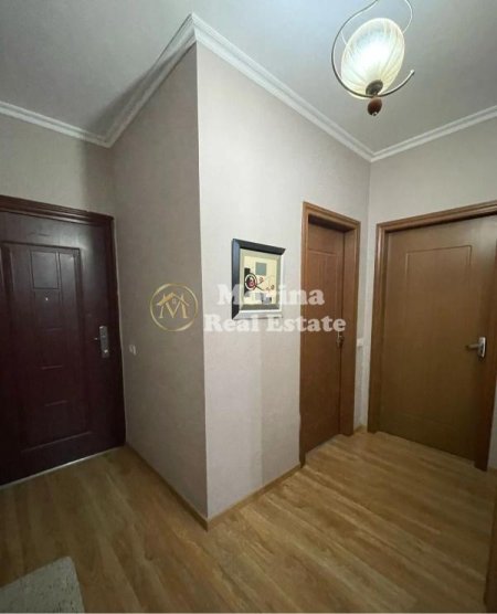 Tirane, jepet me qera apartament 2+1 Kati 4, 100 m² 450 € (Yzberisht)