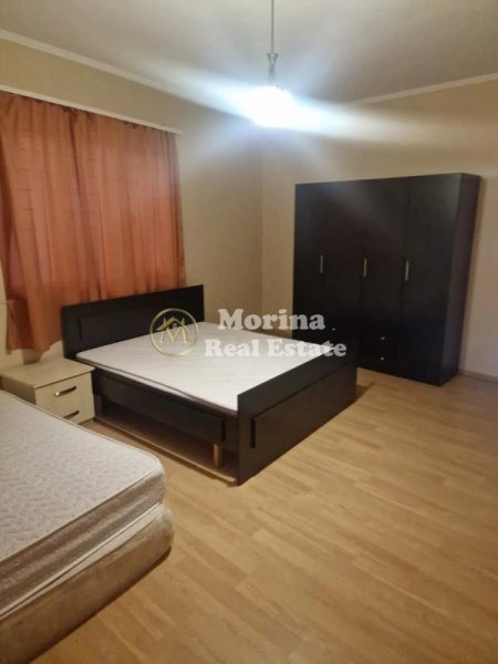 Tirane, jepet me qera apartament 3+1 Kati 3, 150 m² 500 € (Brryli)