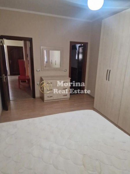 Tirane, jepet me qera apartament 3+1 Kati 3, 150 m² 500 € (Brryli)