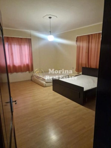 Tirane, jepet me qera apartament 3+1 Kati 3, 150 m² 500 € (Brryli)