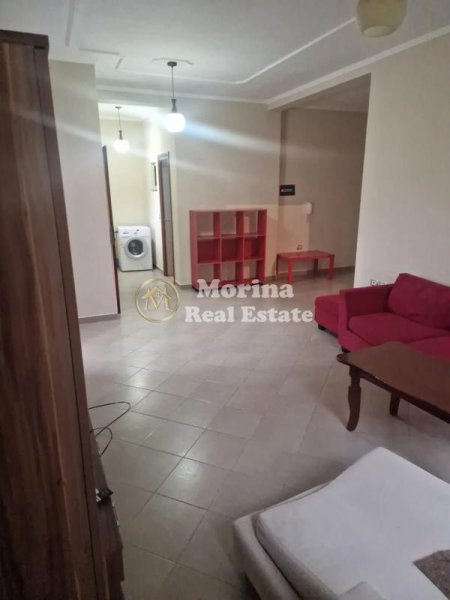 Tirane, jepet me qera apartament 3+1 Kati 3, 150 m² 500 € (Brryli)