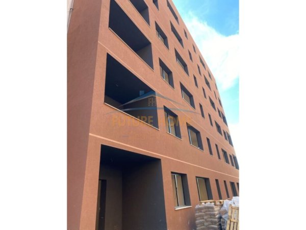 Shitet, Apartament 2+1+2 Rruga e Elbasanit, Tiranë.