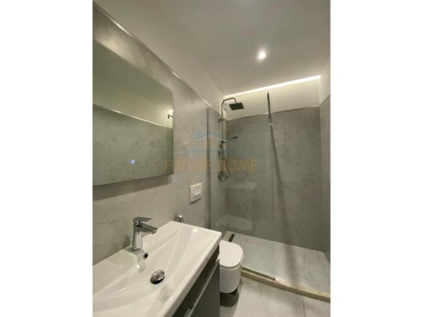 Shitet, Apartament 3+1+2 , Rruga e Kavajës,Tirane.