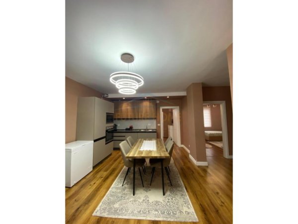 Shitet, Apartament 3+1+2 , Rruga e Kavajës,Tirane.