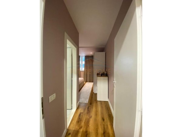 Shitet, Apartament 3+1+2 , Rruga e Kavajës,Tirane.