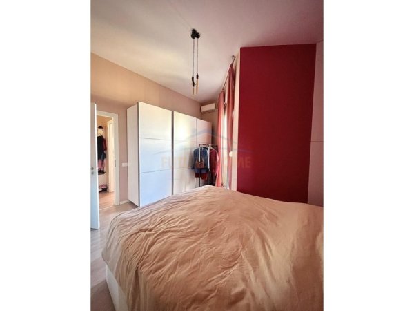 Shitet, Apartament 2+1, Ish Parku i Autobuzave, Tiranë.