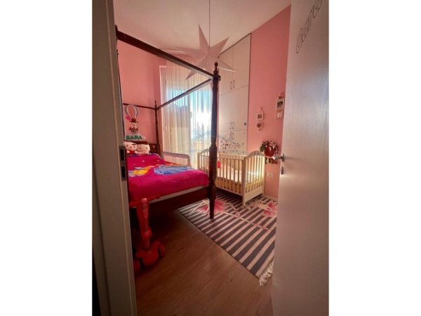 Shitet, Apartament 2+1, Ish Parku i Autobuzave, Tiranë.