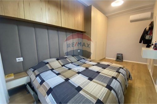 Tirane, jepet me qera apartament 1+1 , 65 m² 550 € (Jordan Misja)