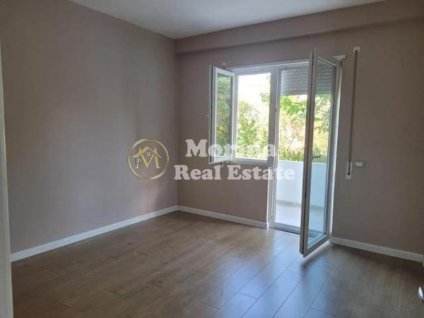 Tirane, jepet me qera apartament 1+1+Ballkon Kati 4, 65 m² 350 € (Kopshti Botanik)