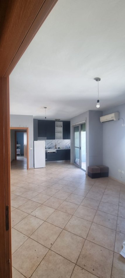 Tirane, shes apartament 2+1+Ballkon Kati 7, 90 m² 208.000 € (Komuna e Parisit)