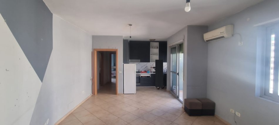 Tirane, shes apartament 2+1+Ballkon Kati 7, 90 m² 208.000 € (Komuna e Parisit)