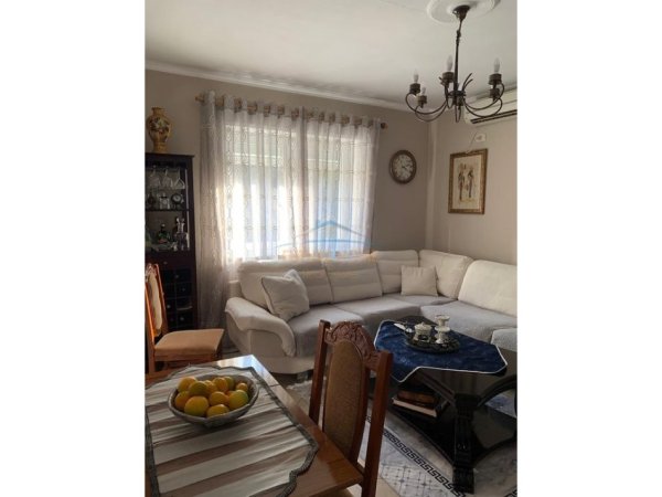 Shitet, Apartament 2+1,ne Kombinat