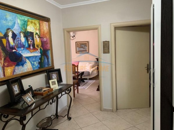 Shitet, Apartament 2+1,ne Kombinat