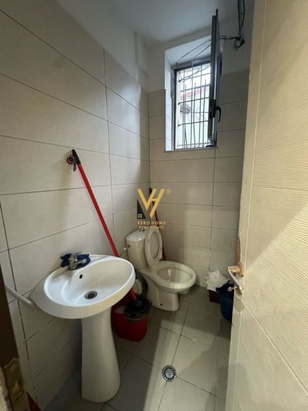 Tirane, shitet ambjent biznesi Kati 0, 35 m² (21 DHJETORI)