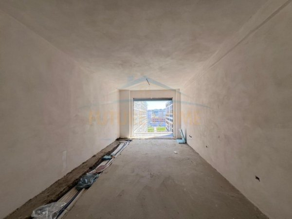 Shitet, Apartament 3+1+2+2 Post Parkim, Univers City