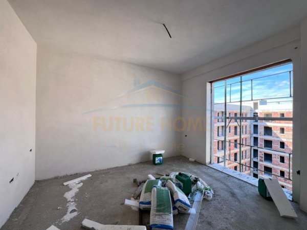Shitet, Apartament 3+1+2+2 Post Parkim, Univers City