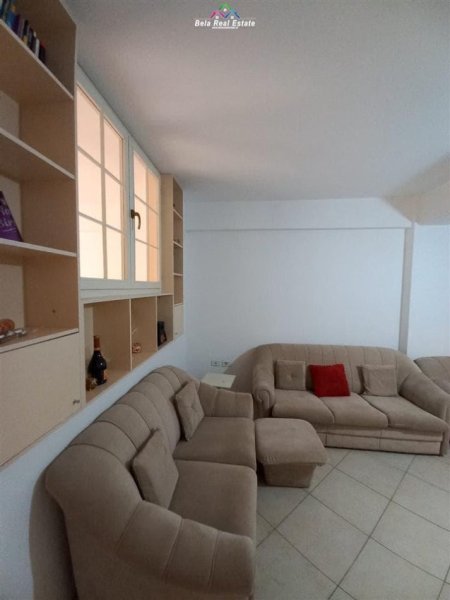 Tirane, jepet me qera apartament 1+1+Ballkon Kati 3, 65 m² 380 € (kamez)