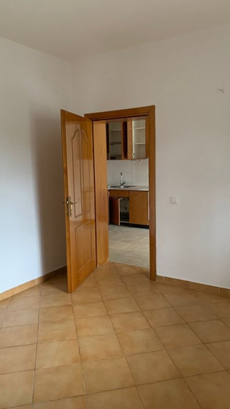 Tirane, jap me qera shtepi 2+1 Kati 1, 70 m² 400 € (Daniel Ndreka)