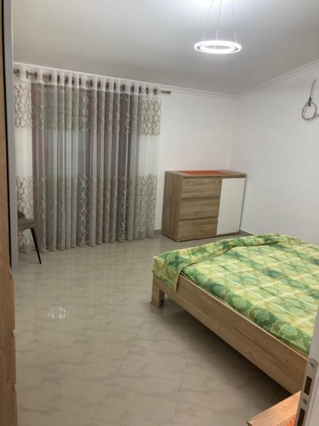 Tirane, jepet me qera apartament 2+1 Kati 3, 120 m² 500 € (Rruga Alush Taka)