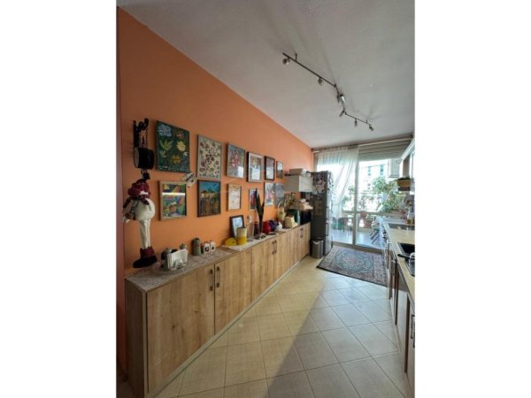 Shitet, Apartament 2+1+Garazhd, Kodra e Diellit pran nenkalimit te komunes, Tirane