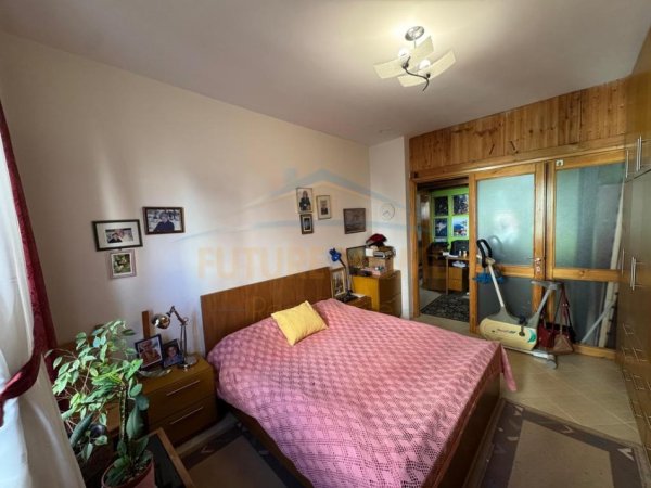 Shitet, Apartament 2+1+Garazhd, Kodra e Diellit pran nenkalimit te komunes, Tirane