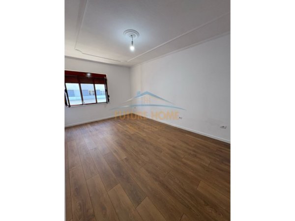 Shitet, Apartament 2+1, Ish Parku i Autobuzave