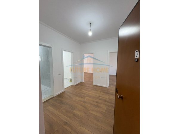 Shitet, Apartament 2+1, Ish Parku i Autobuzave