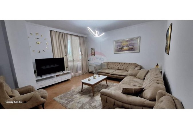 Tirane, jepet me qera apartament 2+1+Ballkon Kati 3, 100 m² 750 € (Rruga Tish Dahia, Komuna e Parisit)