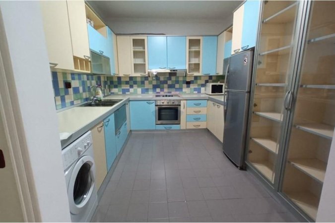 Tirane, jepet me qera apartament 2+1+Ballkon Kati 3, 100 m² 750 € (Rruga Tish Dahia, Komuna e Parisit)