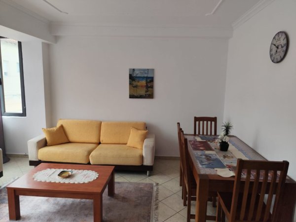 Tirane, jepet me qera apartament 2+1 Kati 1, 90 m² 600 € (Rruga e Kavajes)