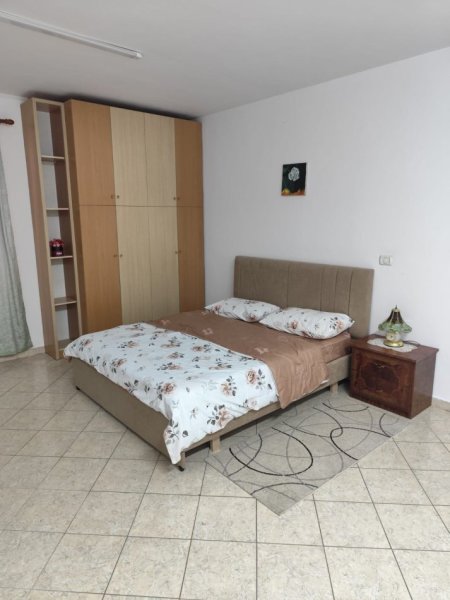 Tirane, jepet me qera apartament 2+1 Kati 1, 90 m² 600 € (Rruga e Kavajes)